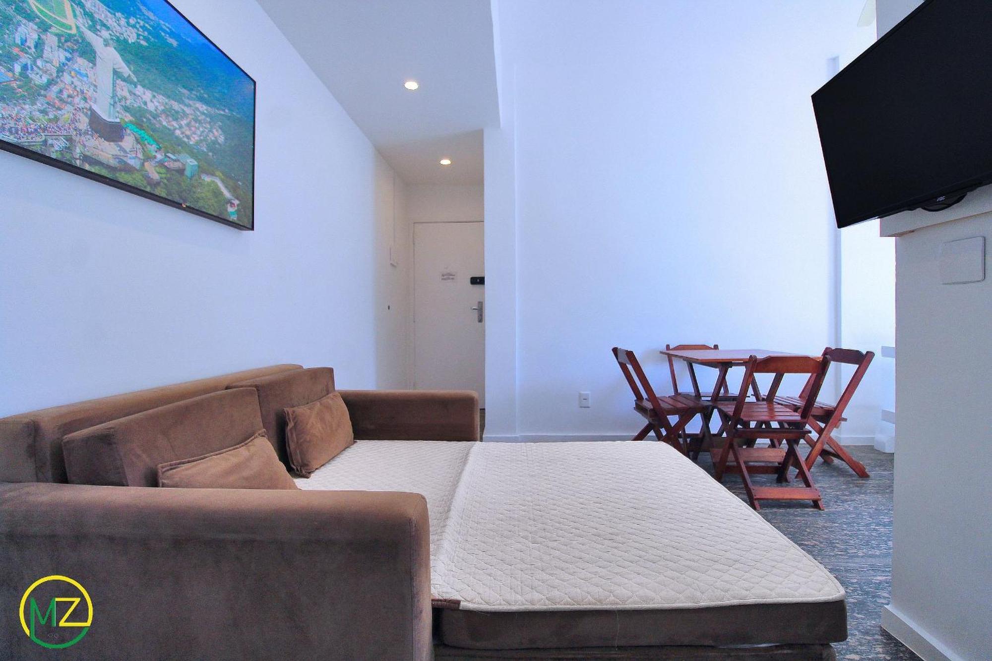 Sala C/ 2 Banheiros 4 Pessoas Apartamento *